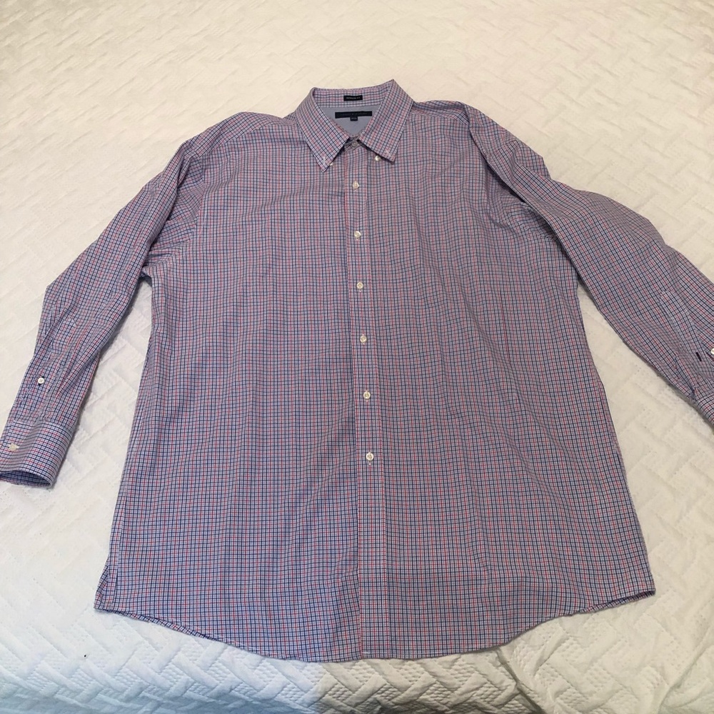 Men’s Tommy Hilfiger button down shirt